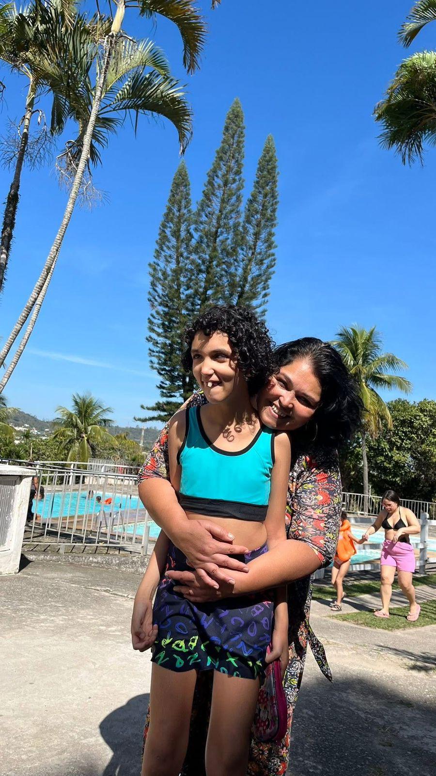 Responsável e jovem em momento de convivência promovido pelo CAFAA